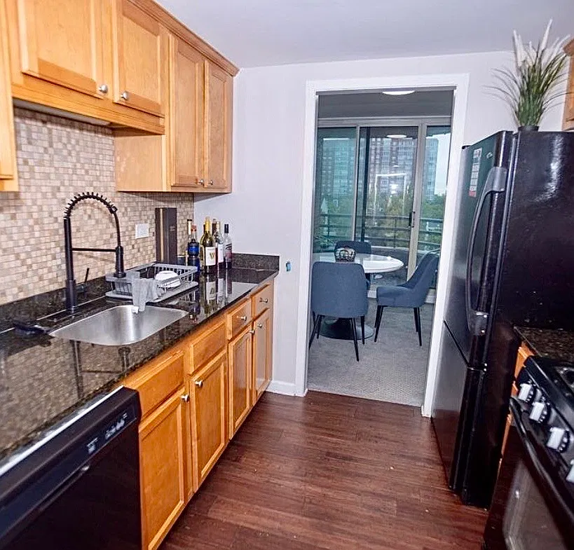 2 bed, 1090 sqft, $2,250 — Photo 4