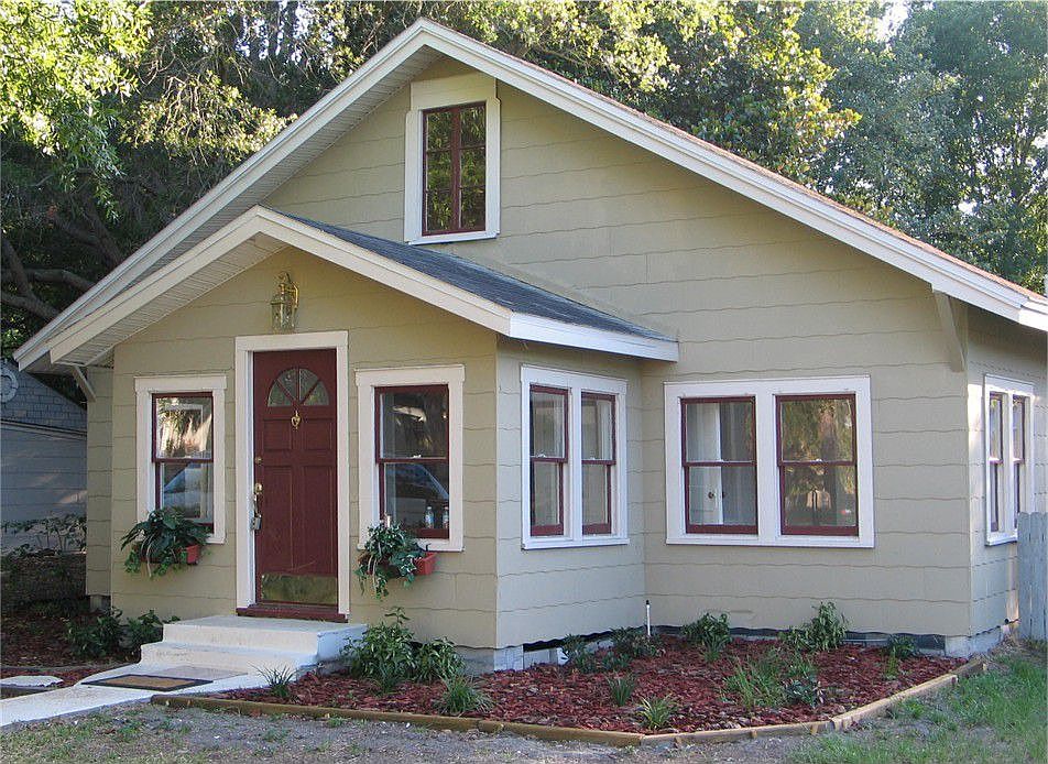 Front view of home