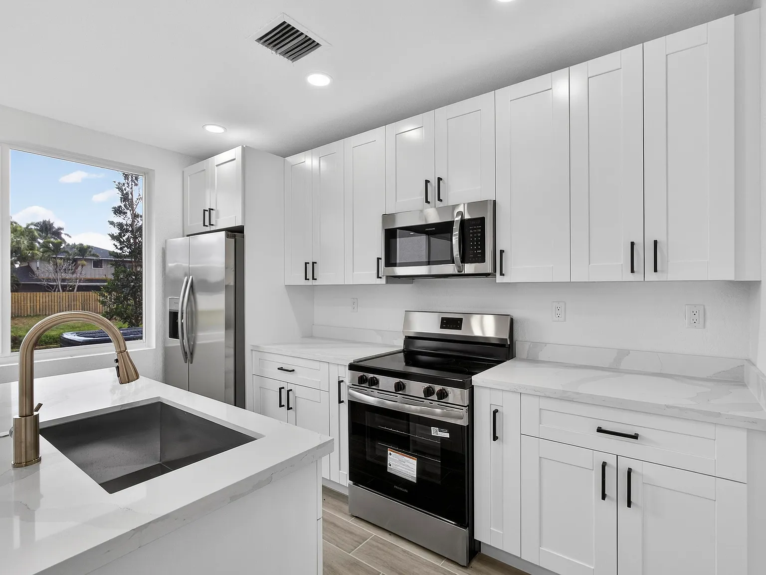 3 bed, 2.5 bath, 1483 sqft, $3,200 — Photo 3