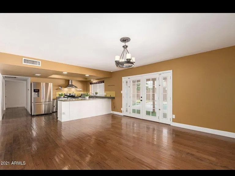 2432 W Dailey St — Photo 19