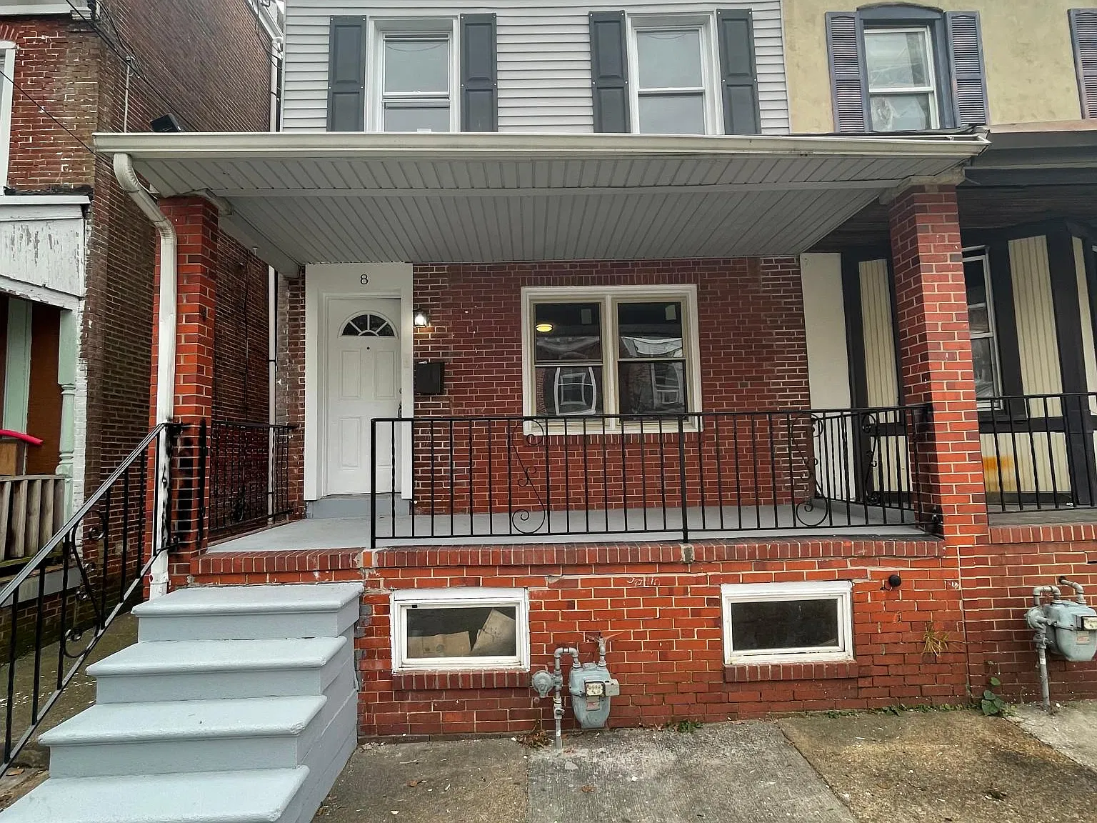 4 bed, 2000 sqft, $2,195 — Photo 1