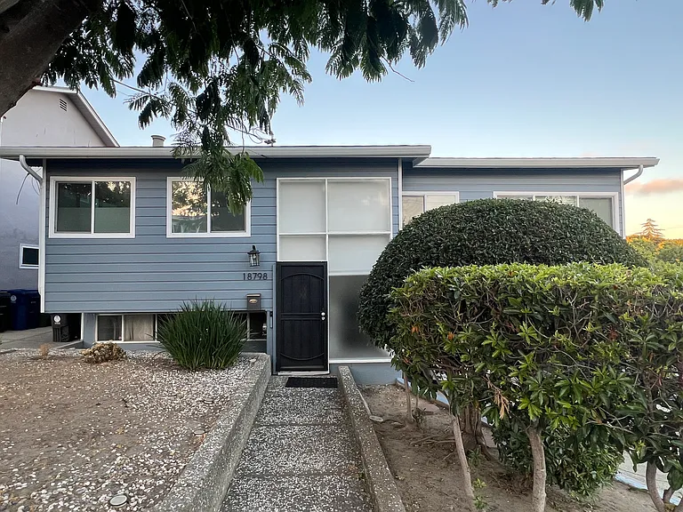 18798 Center St — Photo 1
