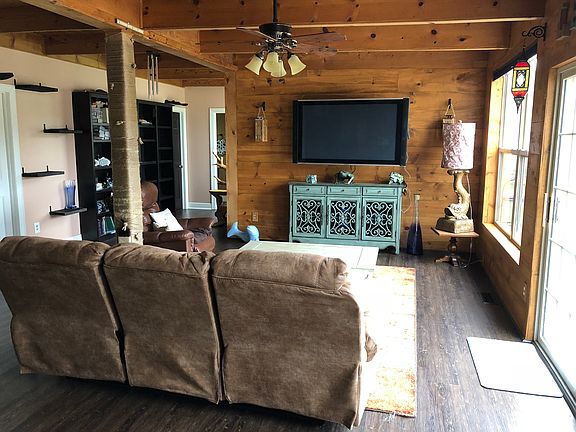 3rd image of 1034 Hileah Dr