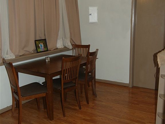 3rd image of 818 W 8th St