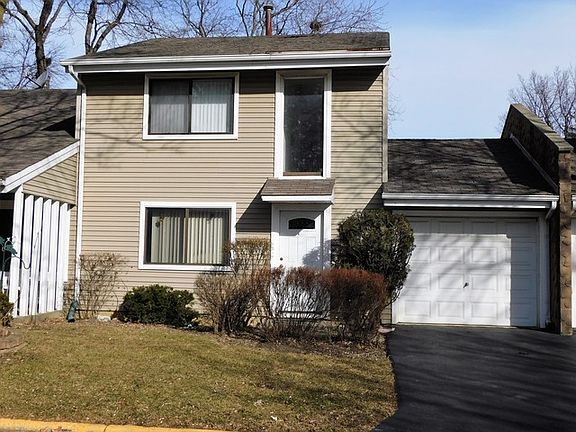 2nd image of 1746 N Canterbury Ln
