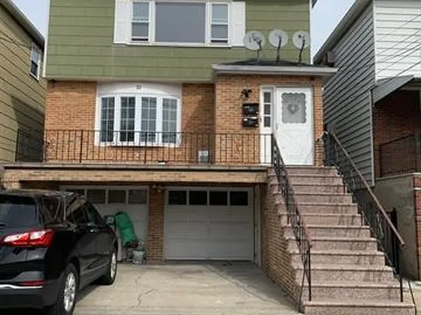 33 East 51st Street image 1 of 36