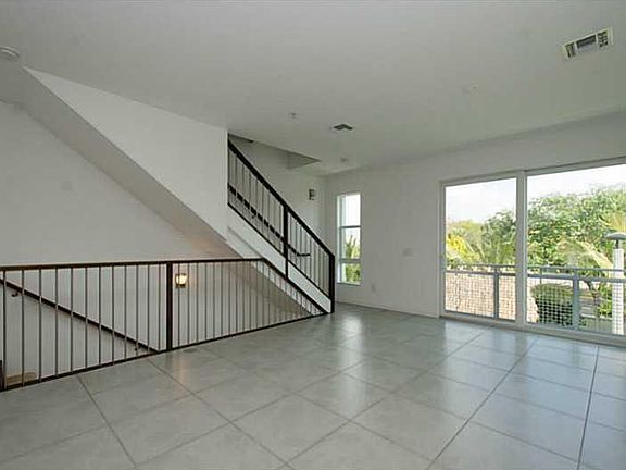 5th image of 4359 NE 1st Terrace #4359