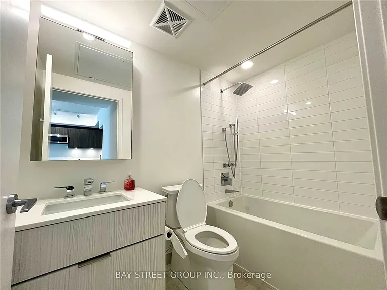 25 Richmond St E #804 — Photo 6