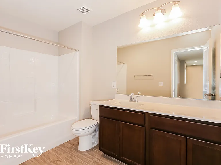 4730 Challenger St — Photo 9