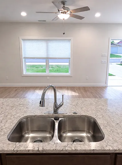 21 Longbranch Dr — Photo 7