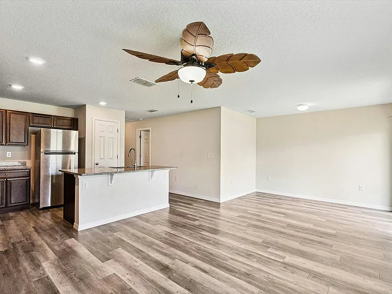 29 Lloshire Path #A — Photo 2