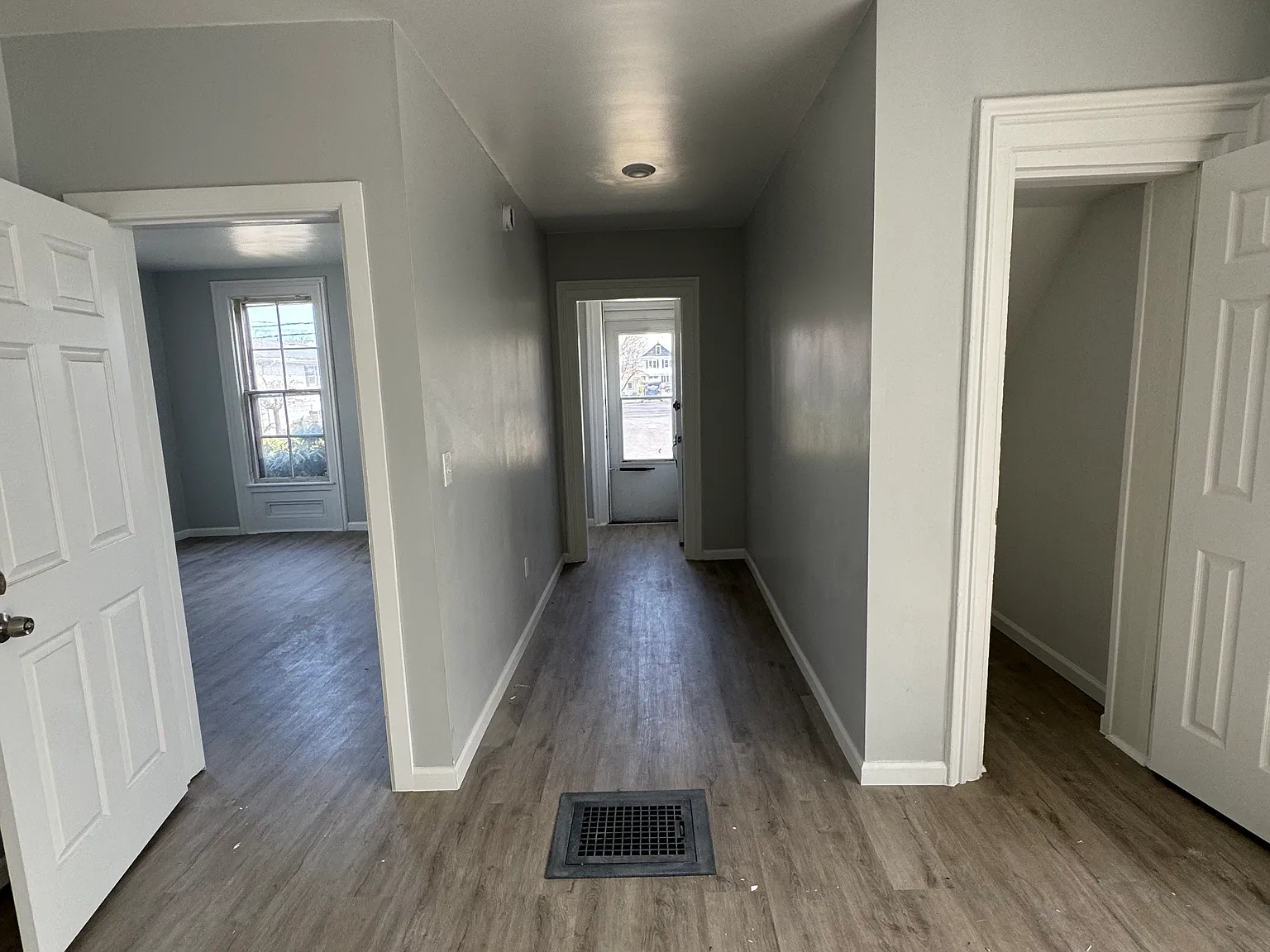 21 Watkins Ave — Photo 3