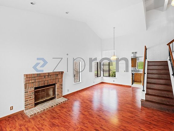5th image of 303 Breezewalk Dr