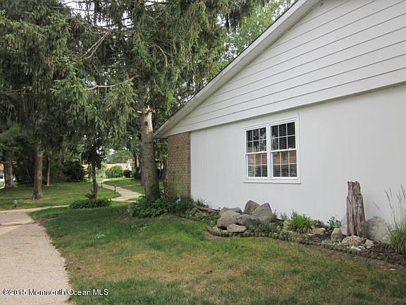 3rd image of 45D Edinburgh Ln #D