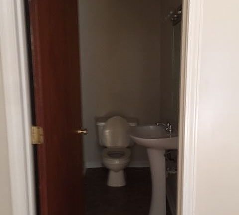 1140 Northwood Loop - Half Bath