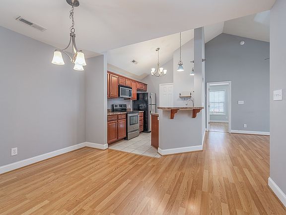 5th image of 623 Wyndhurst Dr Unit 313