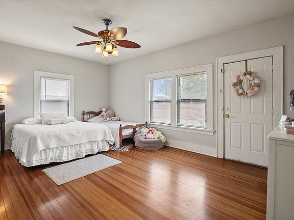 4th image of 2420 25th St