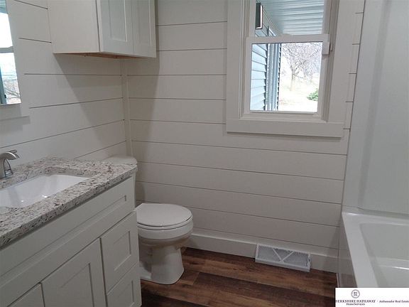 4th image of 904 Pleasant Dr