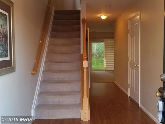 Welcome to 569 Ellison foyer & hall to FR