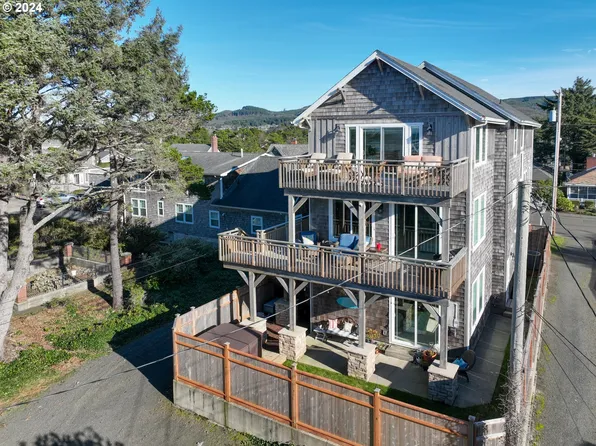 1648 Beach Dr, Seaside, OR 97138