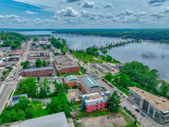 720 1st St #1S, Hudson, WI 54016