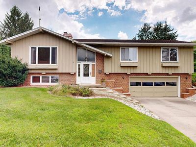 1402 Adrian BOULEVARD, Fort Atkinson, WI, 53538