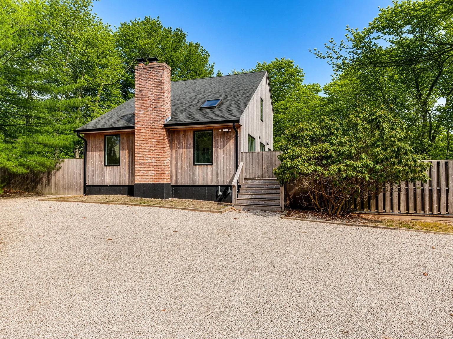 Chic, Serene, Hamptons Oasis with Heated Pool — Photo 2