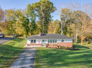 501 Golf Course Dr, Elizabethton, TN 37643