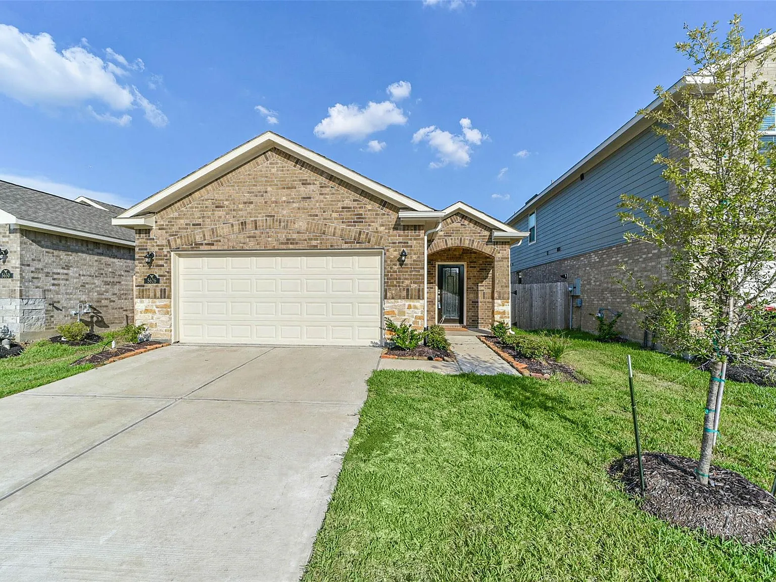 4 bed, 2.0 bath, 1602 sqft, $2,500 — Photo 3