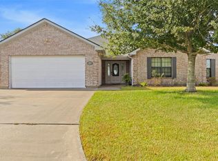 311 Sam Houston Dr, El Campo, TX 77437