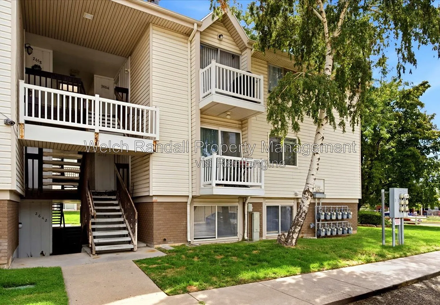 2 bed, 1.0 bath, 890 sqft, $1,065 — Photo 2
