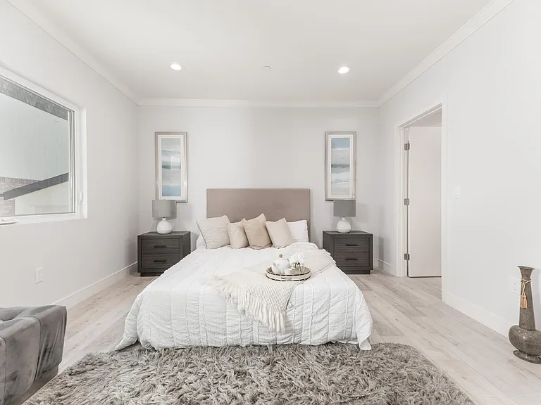 526 W Doran St — Photo 17