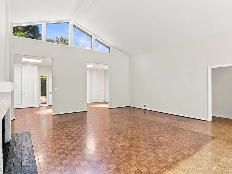 820 Eucalyptus Ave — Photo 21
