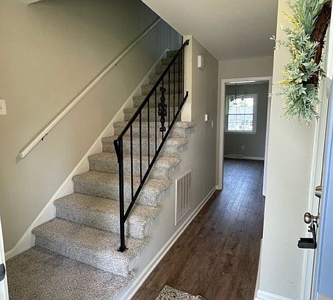 3rd image of 1627 Peachtree Dr