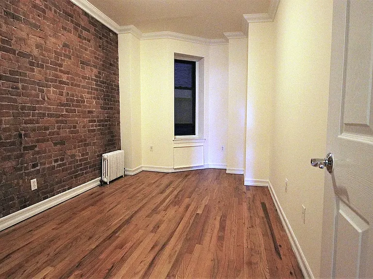 906 Amsterdam Ave #3B — Photo 4