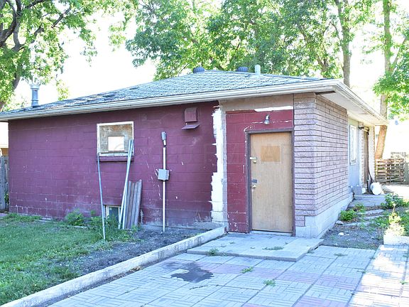 3rd image of 221 Francis St