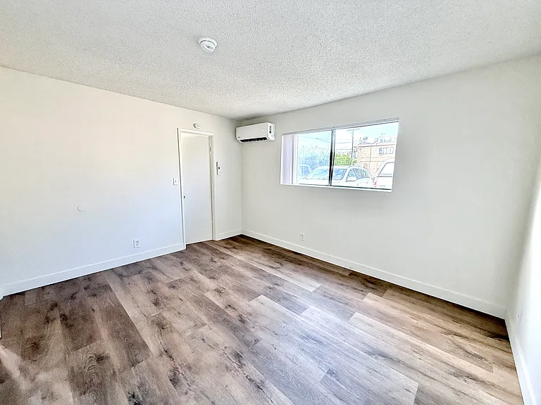 12521 Saticoy St #7 — Photo 16