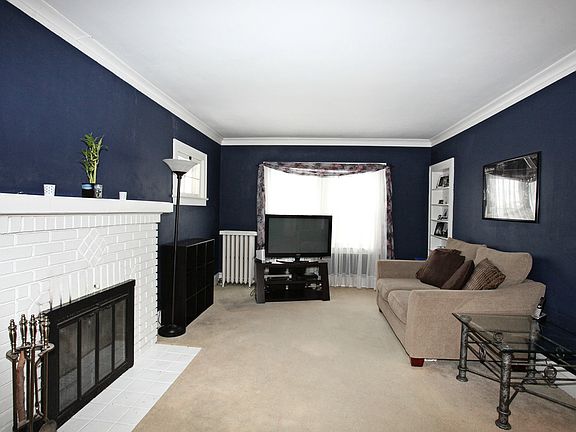 3rd image of 2194 Niagara Dr
