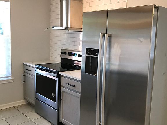 4th image of 206 E Avenue A