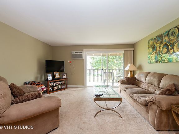 5th image of 16W481 Lake Dr APT 24-201