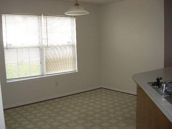 4th image of 715 Princess Ct