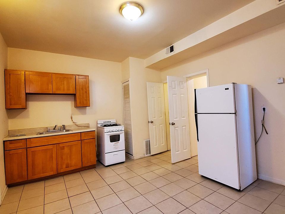 2nd image of 2551 N Marshfield Ave APT 2R