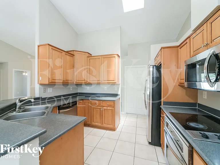 839 Mendoza Dr — Photo 8