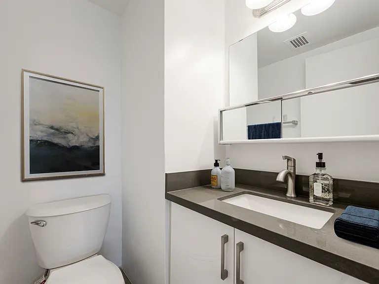 125 Neptune Dr — Photo 21