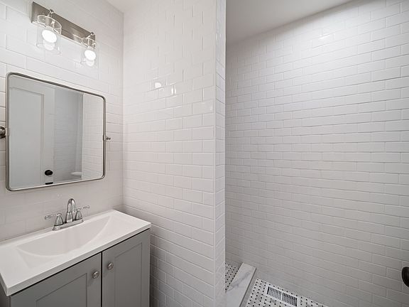 4th image of 1116 Garnett Pl #1