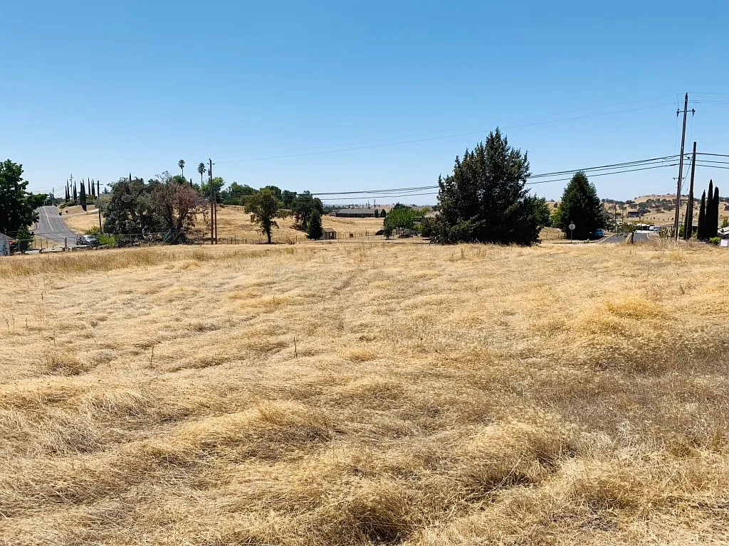 3005 Village Dr photo 1