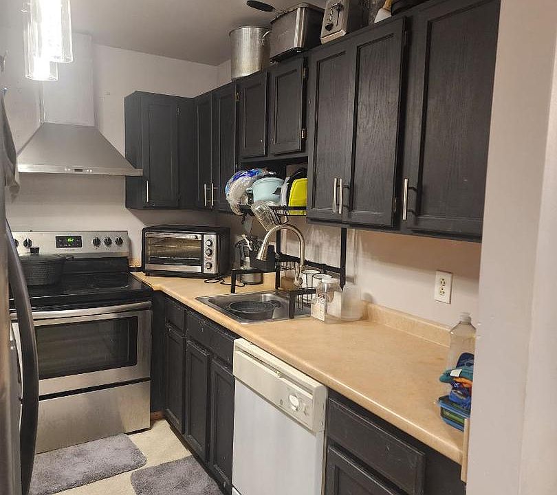 2nd image of 609 N 44th St