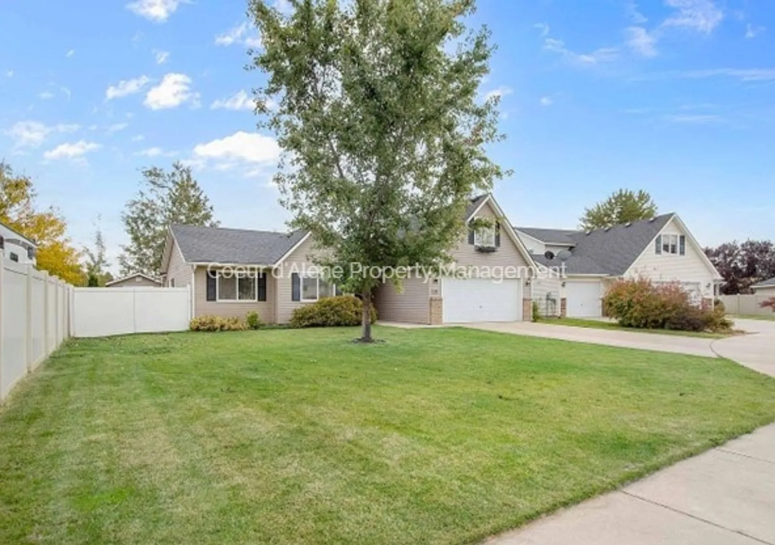 3 bed house w/ bonus room — Photo 1