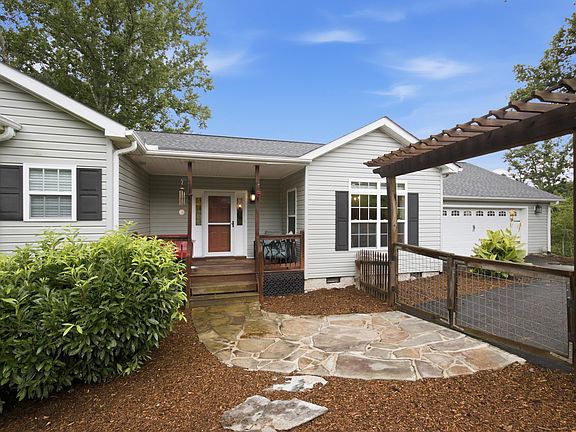 2nd image of 15 Briar Ridge Dr