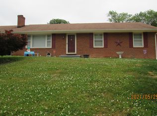 50 Oak Ln, Troutville, VA 24175